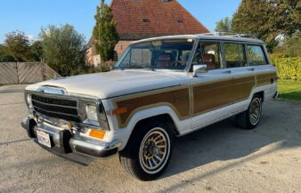 Jeep Grand Wagoneer 4×4 1990 — SOLD