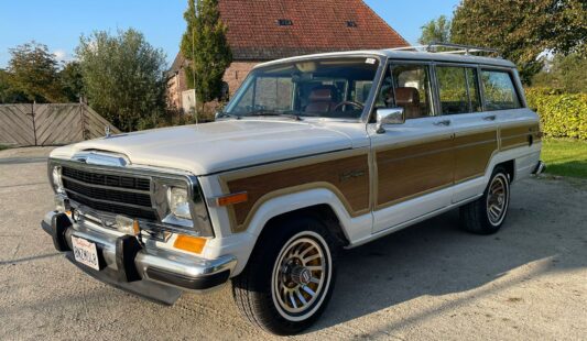 Jeep Grand Wagoneer 4×4 1990 — SOLD